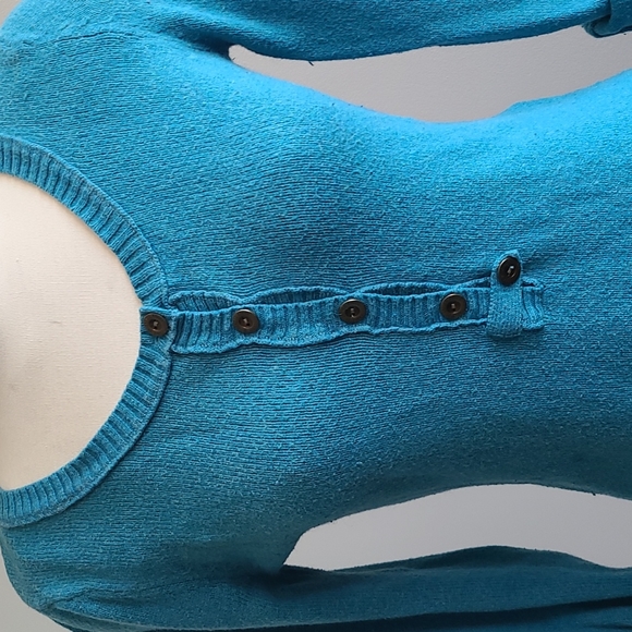 H&M Sweater - Picture 2 of 6